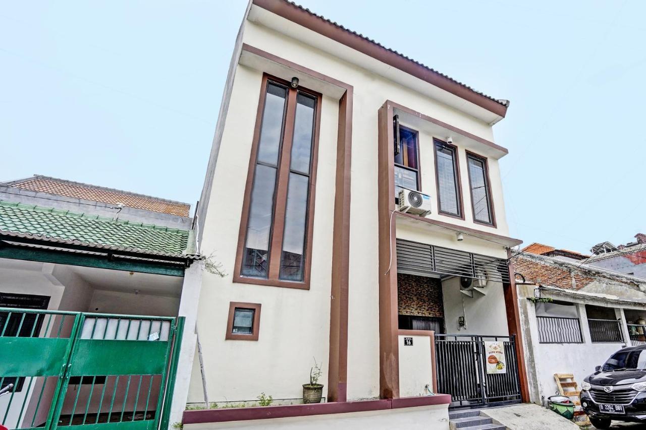 Oyo 92435 Sunlo Cozy Home Family Homestay Syariah Surabaya Kültér fotó
